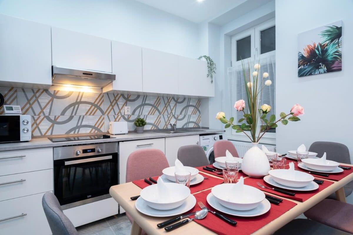 New Spacious At Superb Location Budapesta