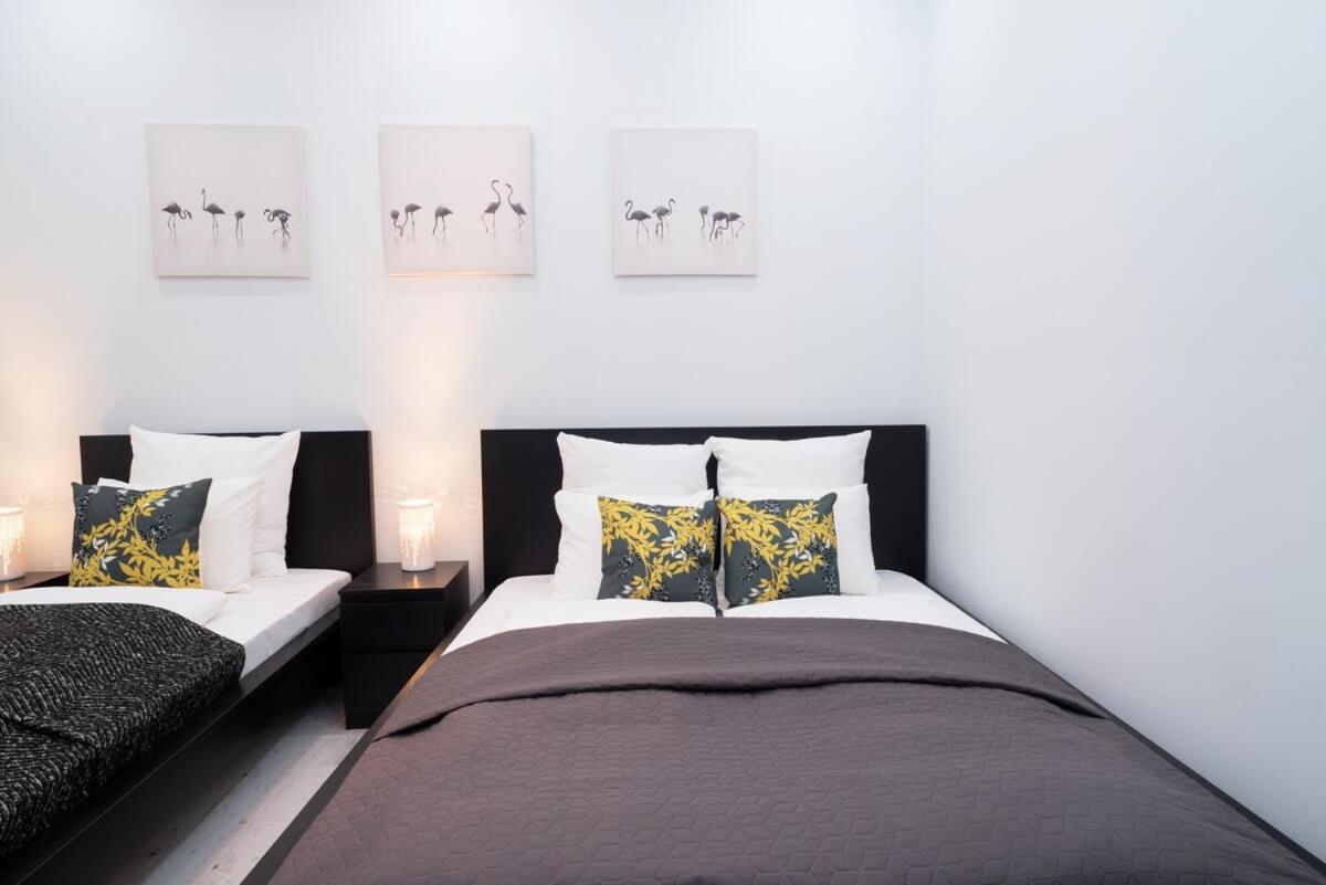 New Spacious At Superb Location Apartament