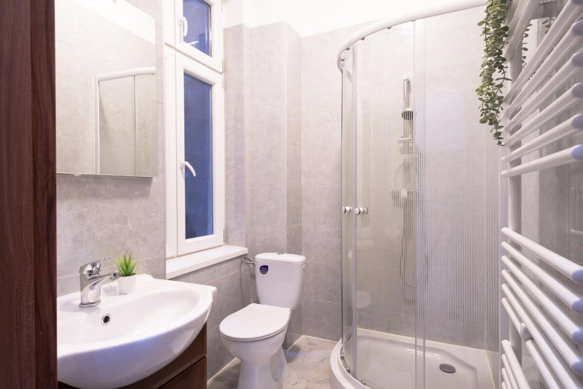 New Spacious At Superb Location *