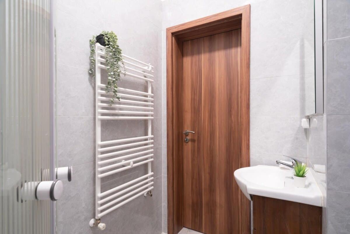 Apartment New Spacious At Superb Location Budapest